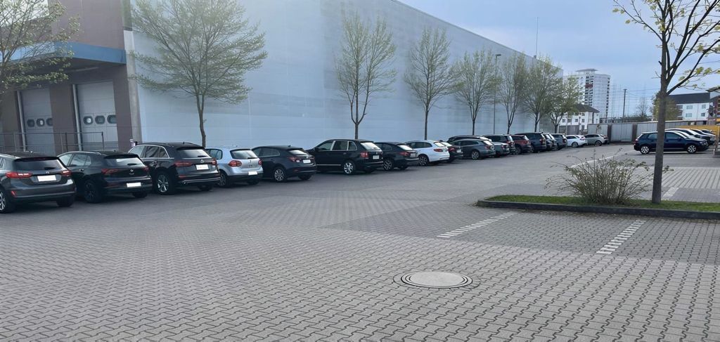 Zdjęcie parkingu Mein Flughafenparkplatz Langer Kornweg w Kelsterbach przy lotnisku we Frankfurcie