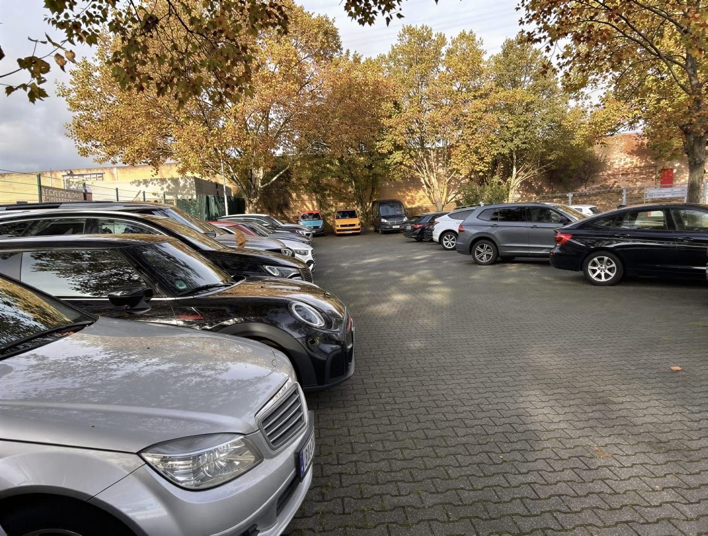 Parkinsel24 Valet - parking valet Frankfurt FRA - zdjęcie parkingu