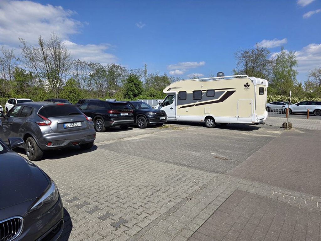 Business Valet Service Frankfurt - plac postojowy operatora - parking lotnisko Frankfurt (FRA) - zdjęcie 3