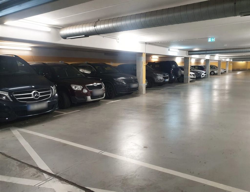 Frankfurt Car Parking Garage - parking lotnisko Frankfurt FRA - zdjęcie 8
